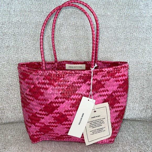 Colorful little straw tote bag from Urban Outfitters, handmade in Bali - Picture 1 of 8